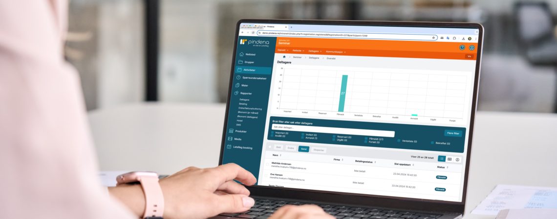 En bruker administrerer deltagere i deltageroversikten i Pindena.